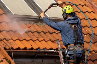 Démoussage et hydrofuge de toiture à Saze